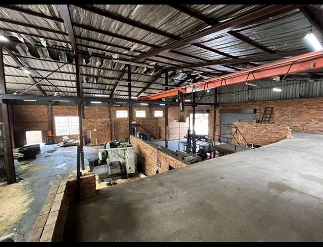 989M² WAREHOUSE FOR SALE IN BRAKPAN CENTRAL